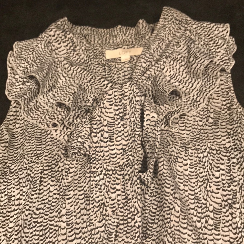 Size small Ann Taylor loft sleeveless top